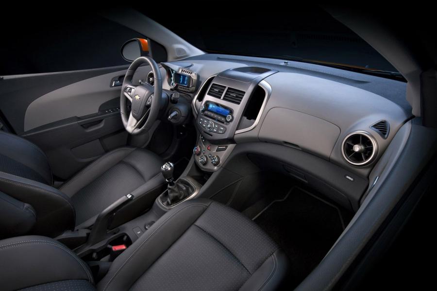  Chevrolet Sonic Hatchback 2012 года  (фото 3 из 13)